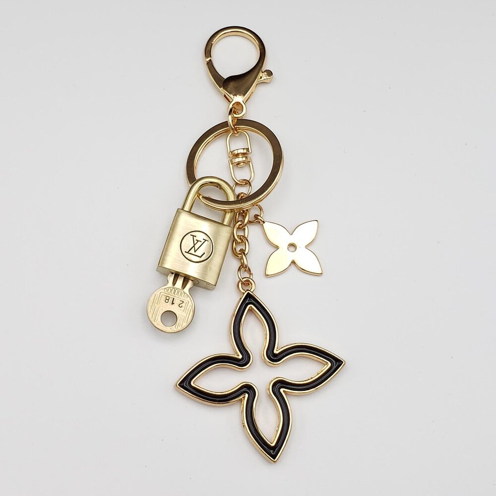 Louis Vuitton Gold Padlock 🔒 Key Set Authentic LV w/ Unbranded Flower Keychain - Picture 2 of 10